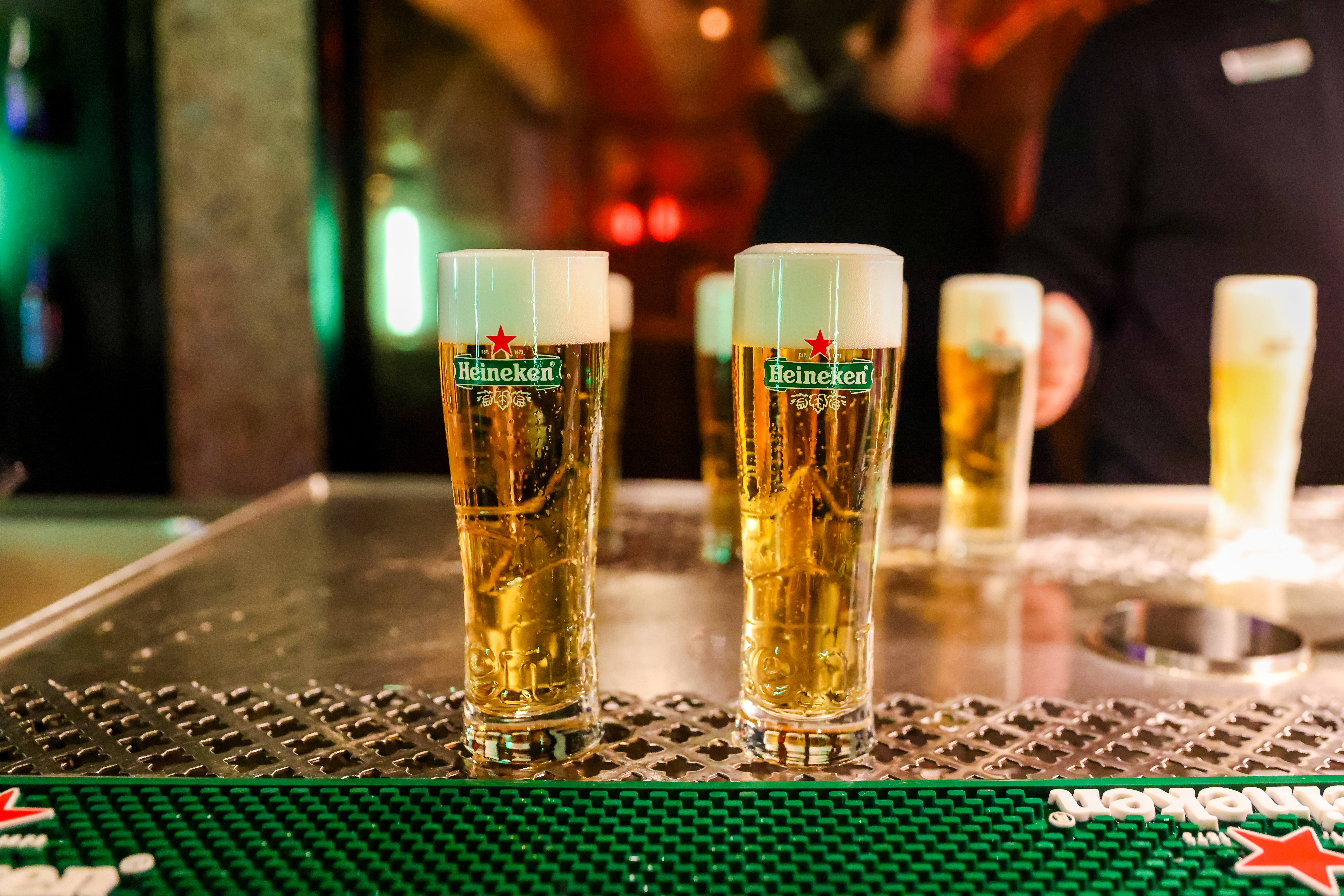 Aziatische consument laat duurder bier staan en dwingt Heineken tot winstalarm
