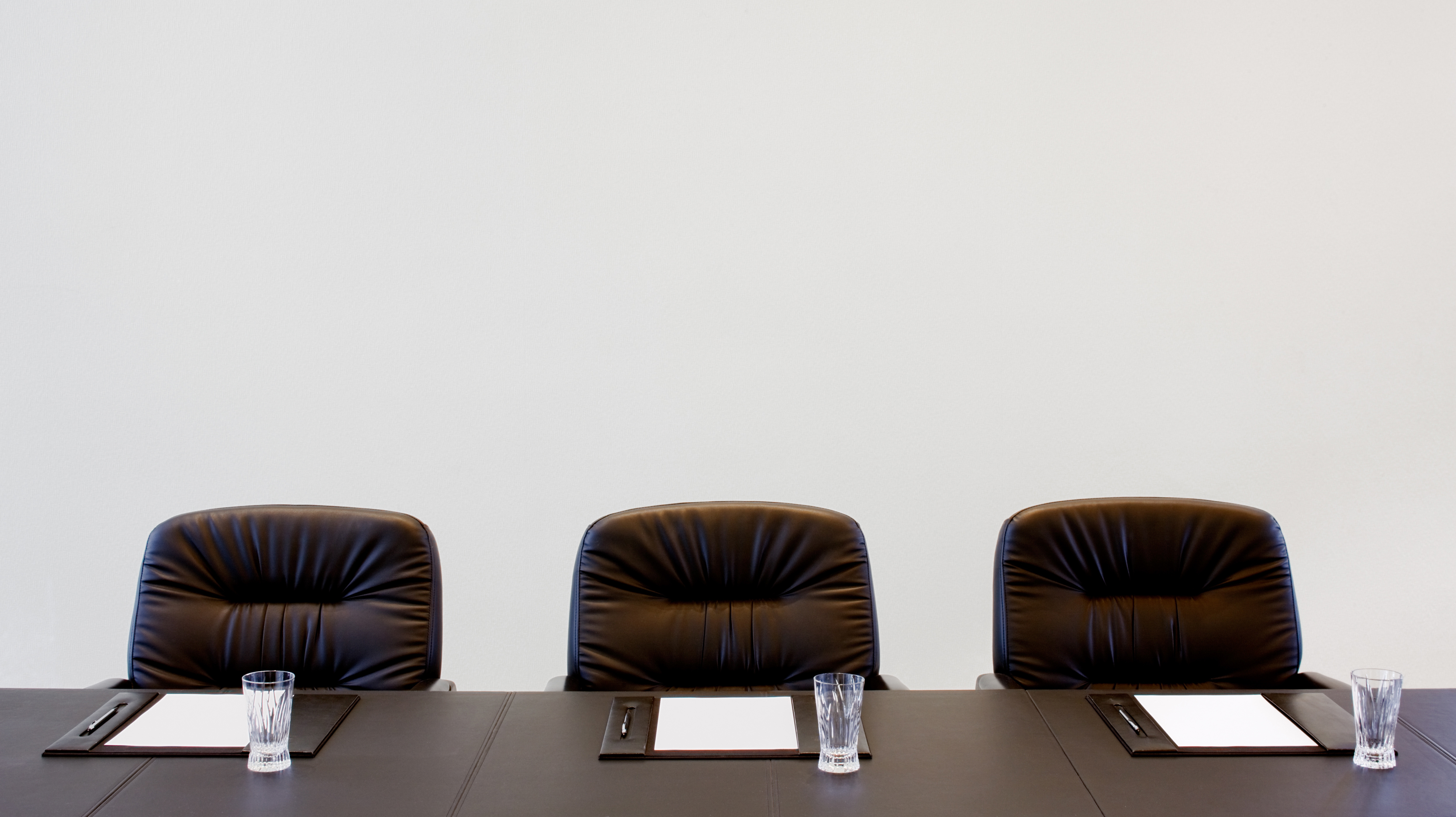 OCI stap dichter bij ontmanteling na op last van rechter uitgeklede vergadering