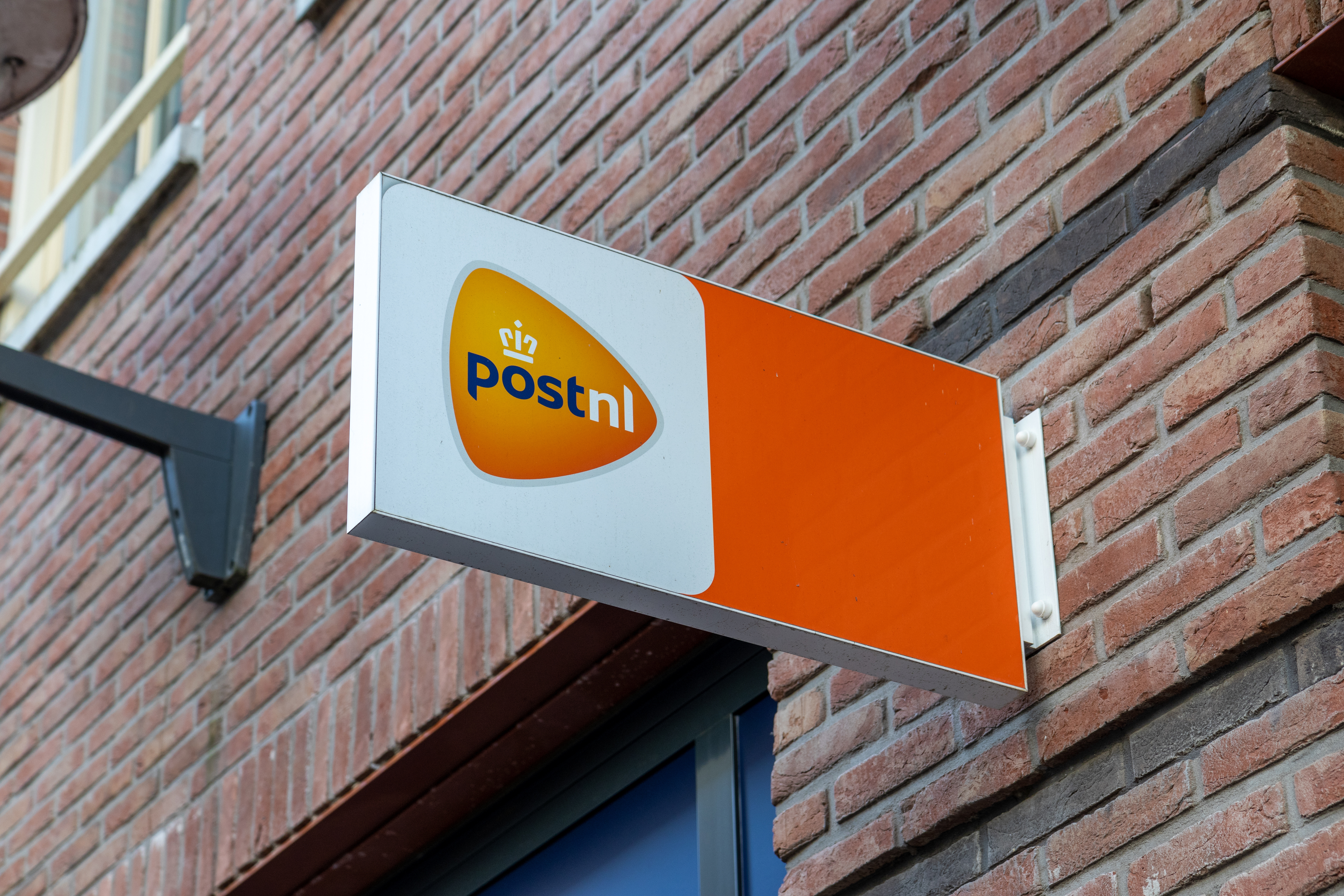 PostNL schuift met winsten van kwakkelend postbedrijf naar pakketten