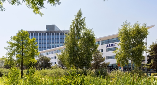 ASML vergroot productie nu AI de chipindustrie sneller verandert dan verwacht