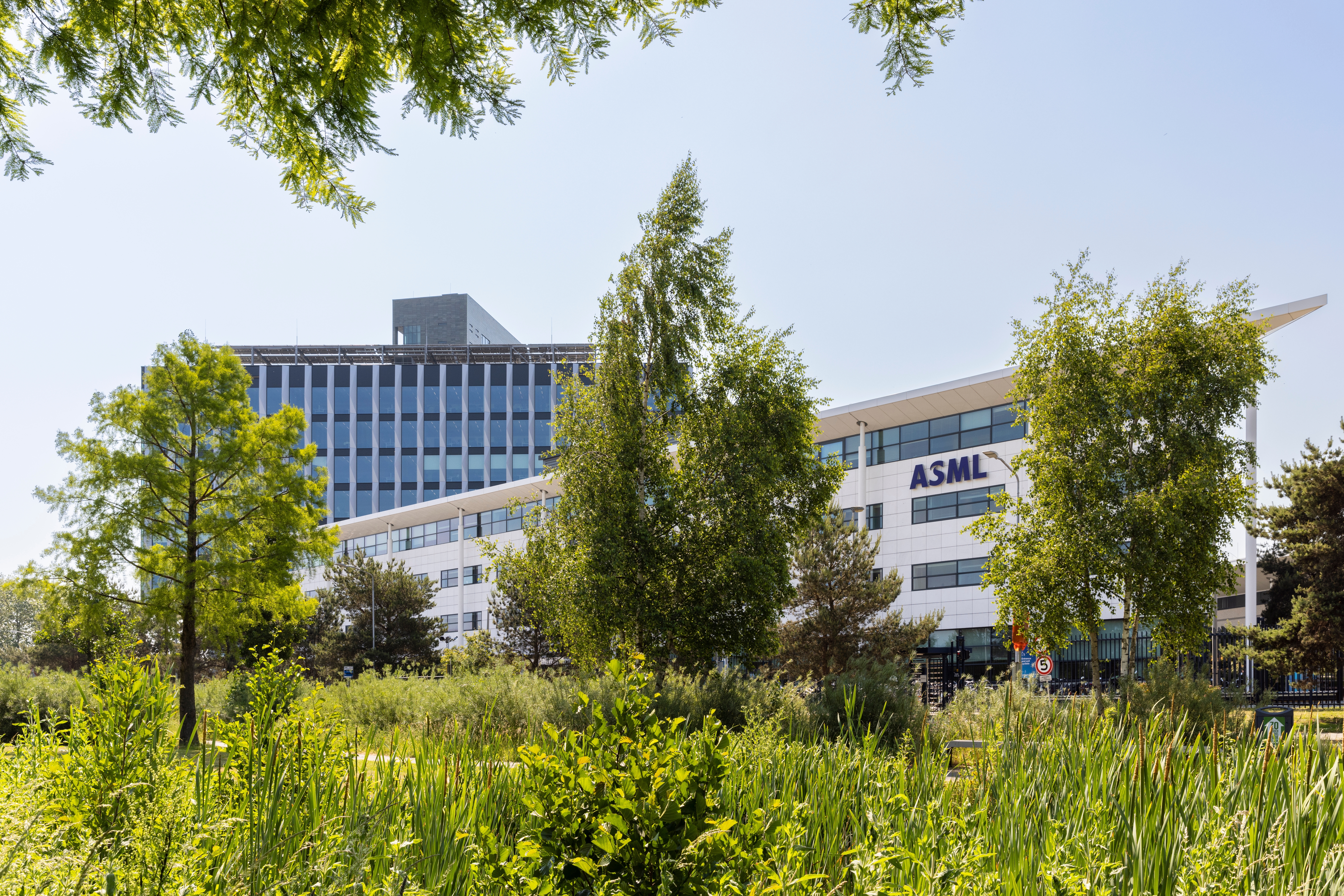 ASML vergroot productie nu AI de chipindustrie sneller verandert dan verwacht