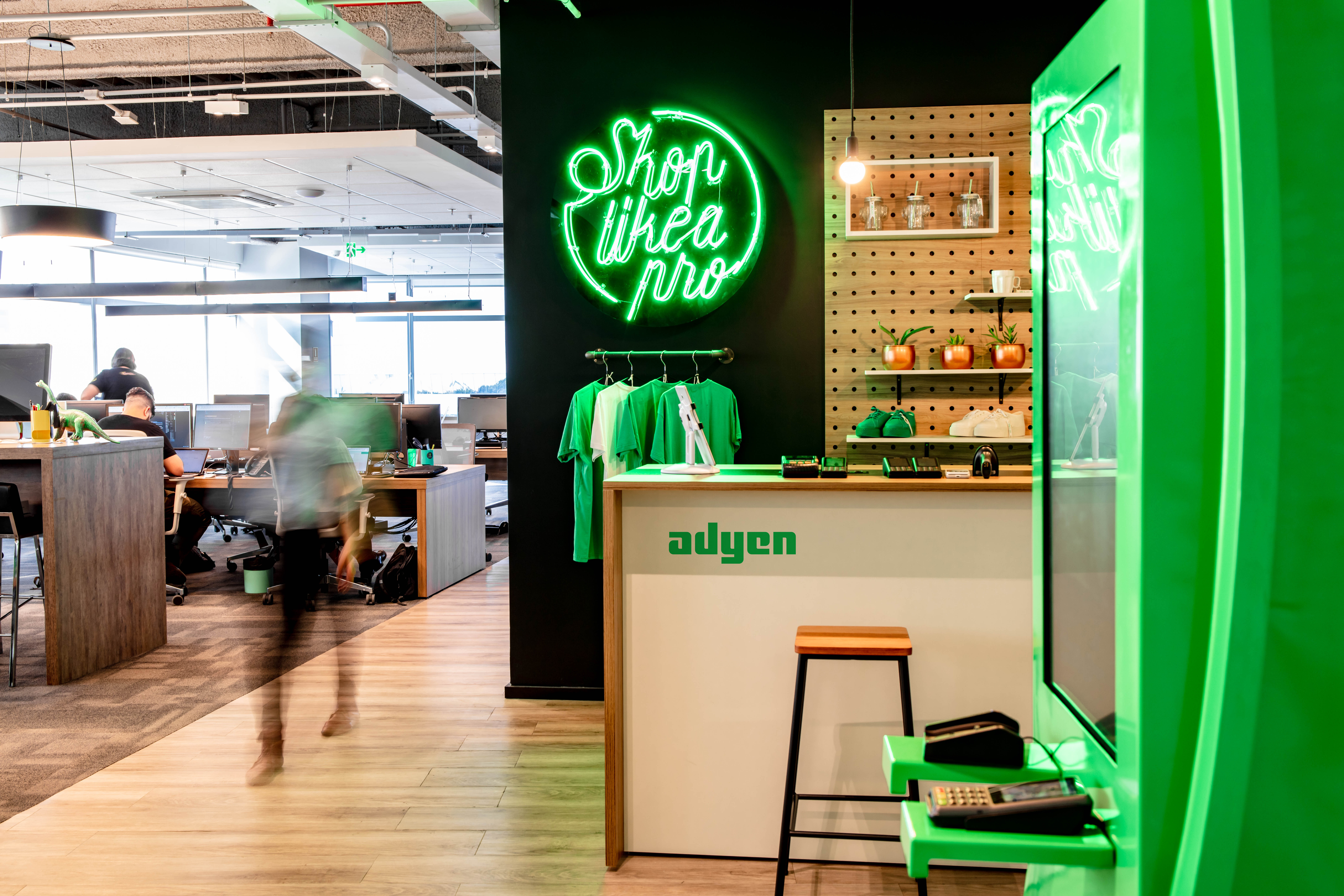 Adyen koopt een plek vóór de kassa