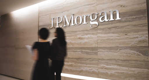 Jamie Dimon koopt liever geen dure aandelen. Zijn bank doet het toch