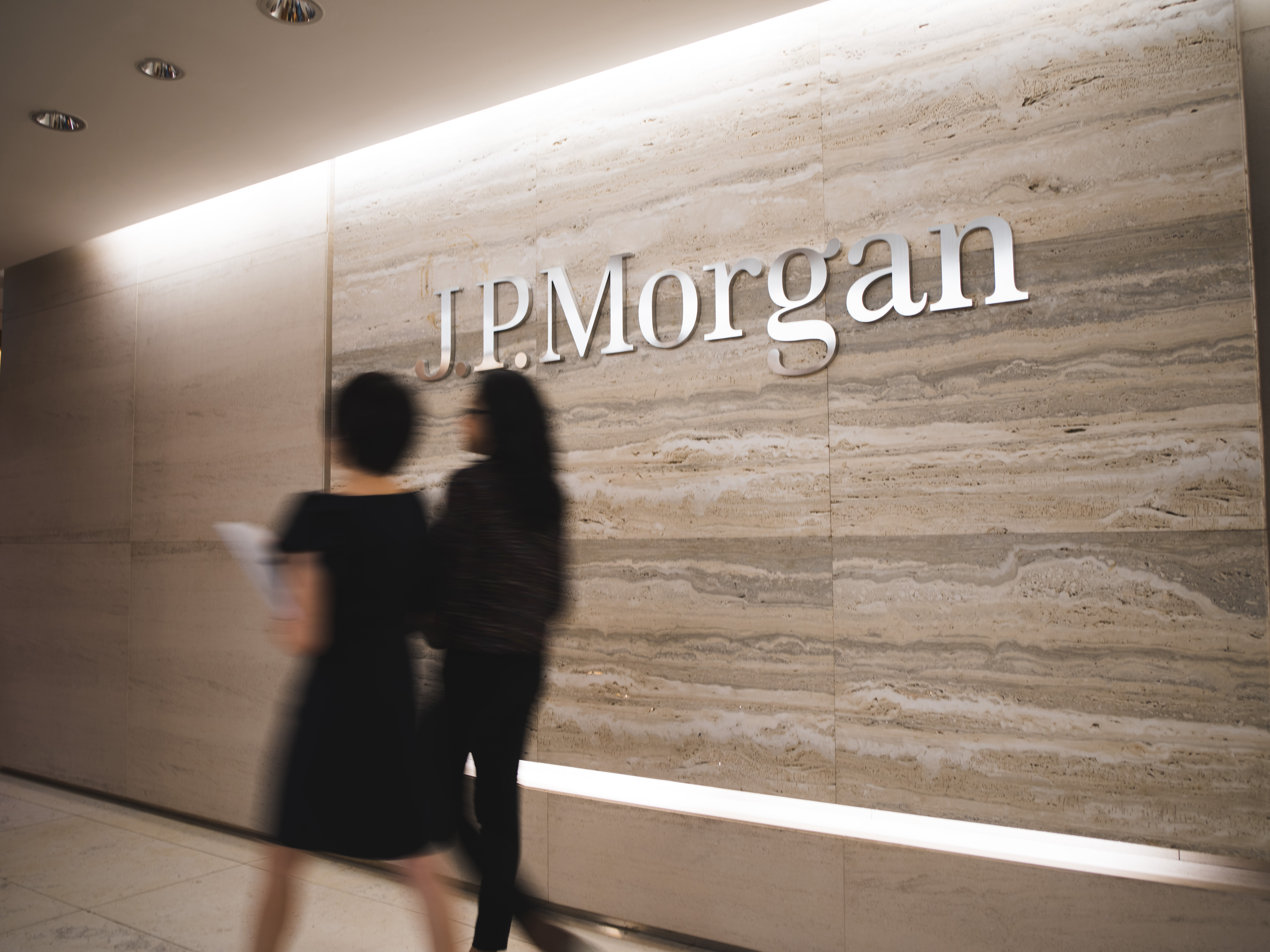 Jamie Dimon koopt liever geen dure aandelen. Zijn bank doet het toch