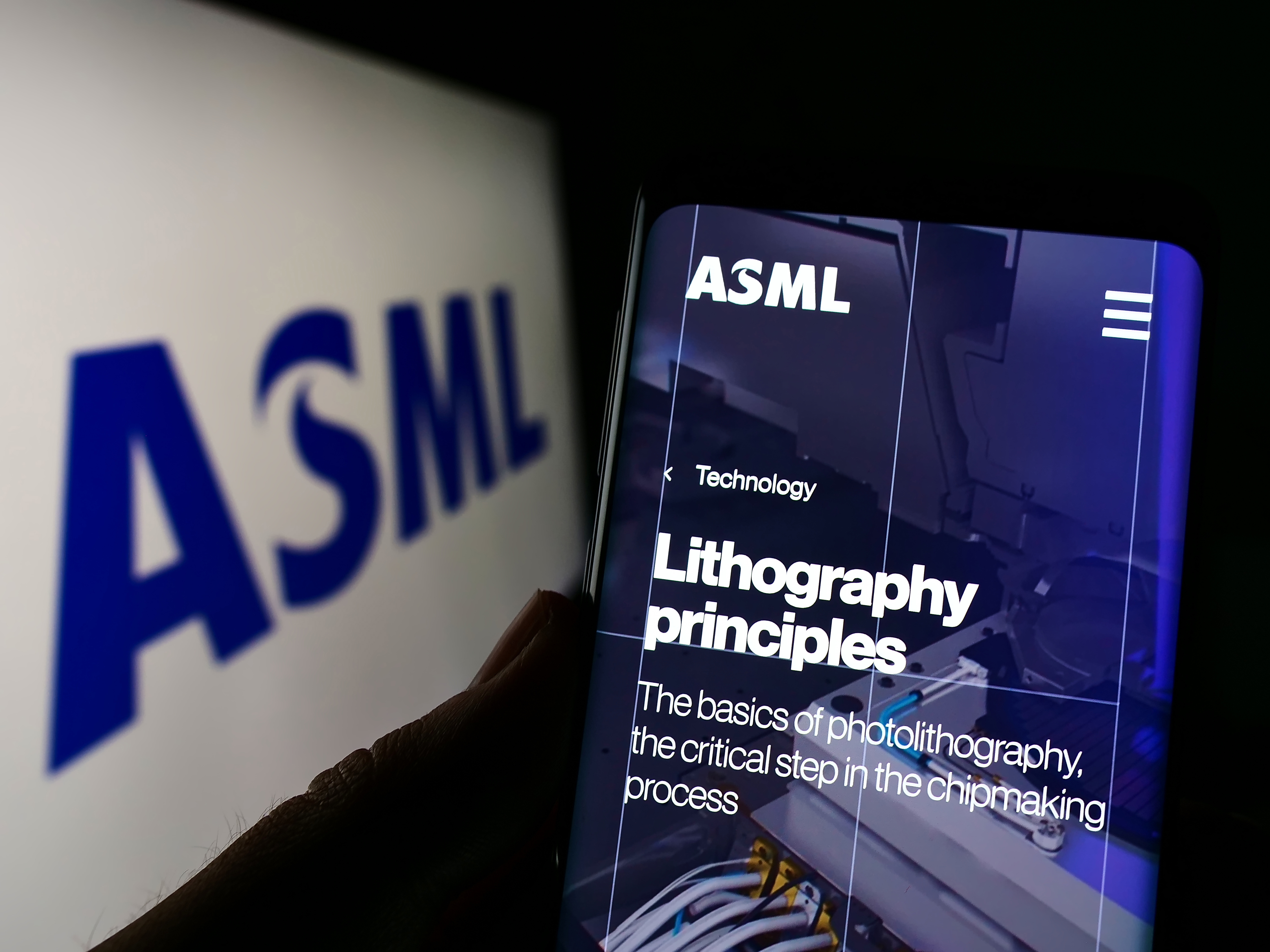 ASML-orders beter dan verwacht, maar twijfels over 2026 drukken koers fors omlaag