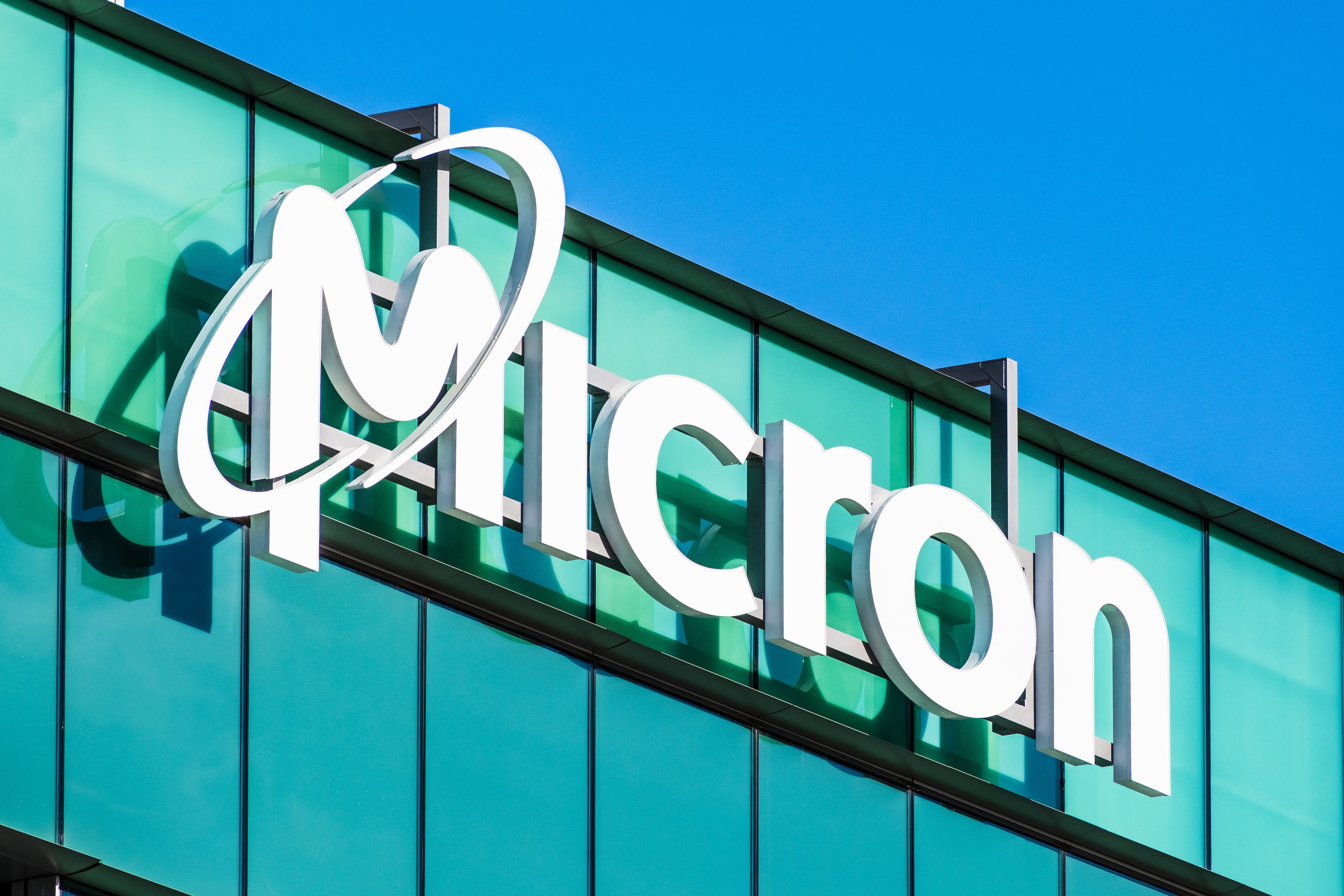Micron verkoopt zijn schaarse geheugen steeds verder vooruit