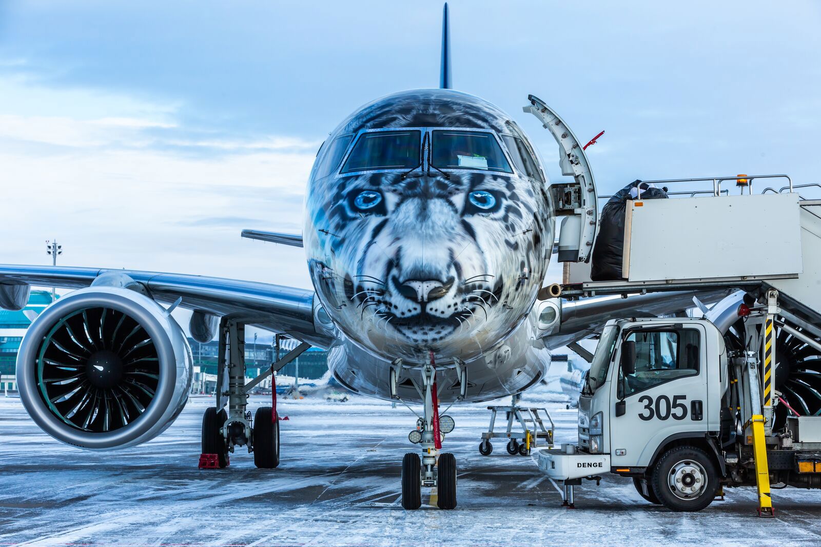 Overnamecircus bereikt het Damrak