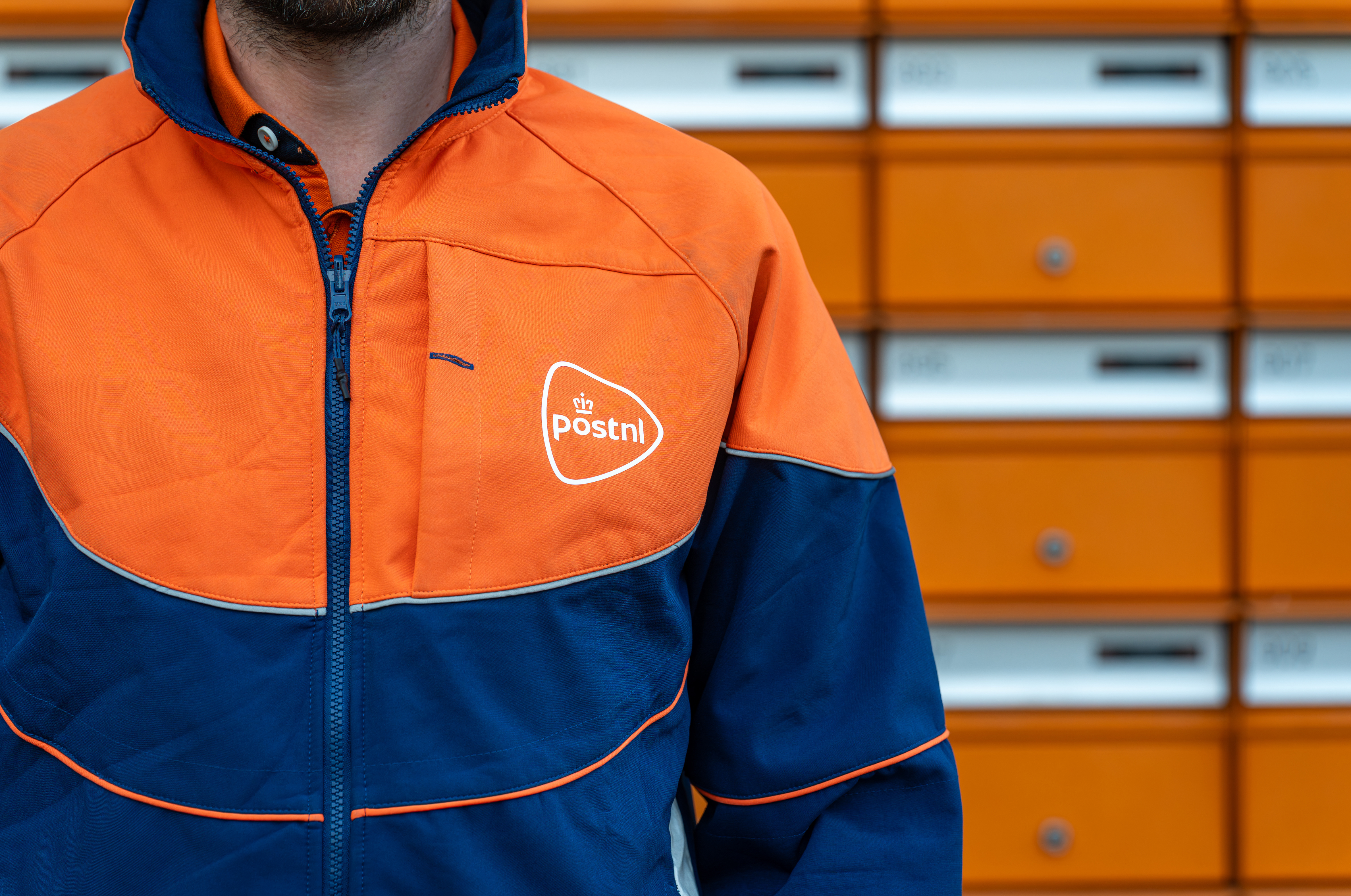 PostNL voert kostenbesparingen op om doelstellingen binnen bereik te houden