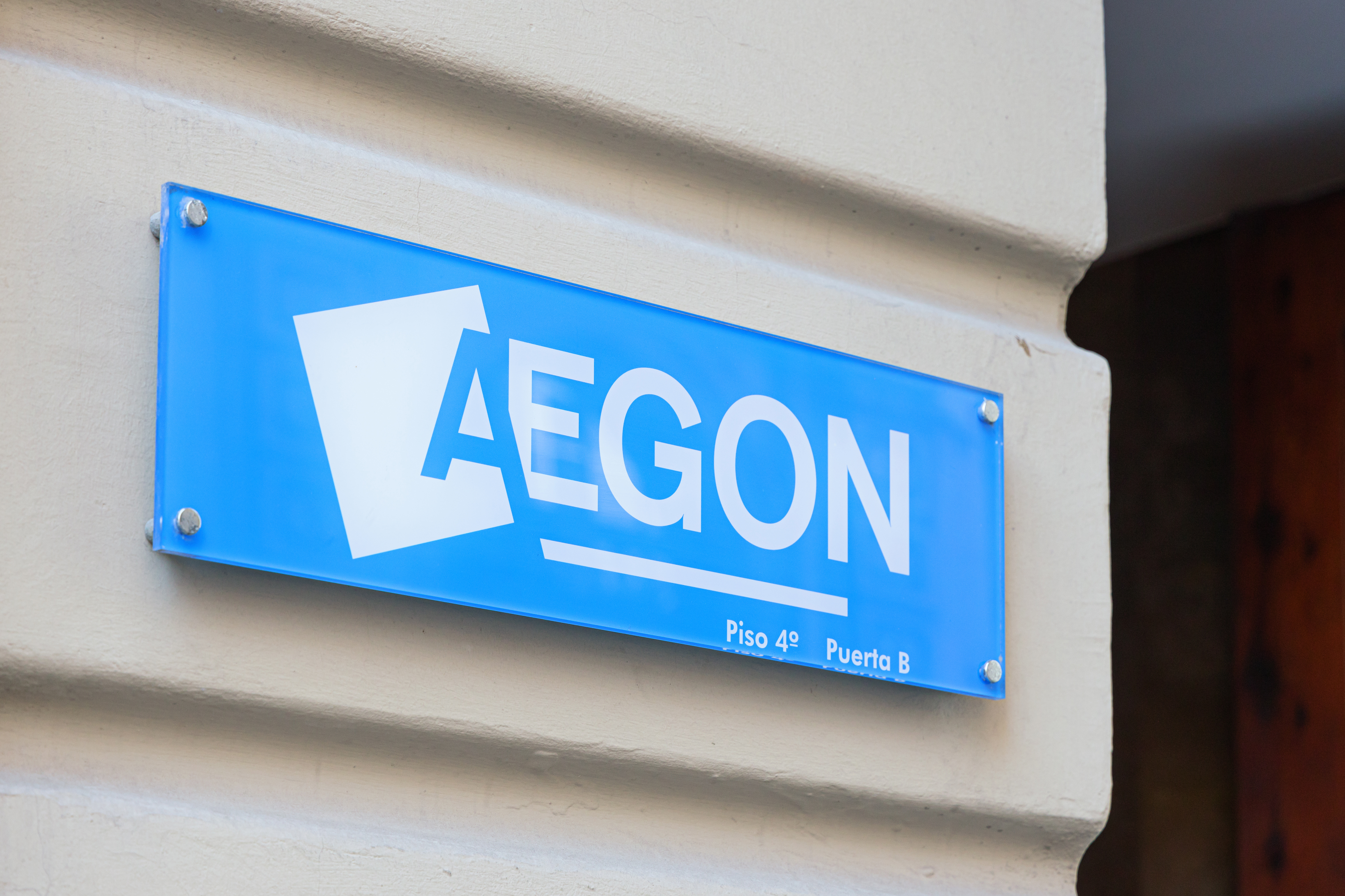 Aegon zet verder koers naar Amerika: hoofdkantoor in de koffer, beleggers in dubio