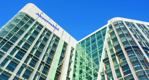 AkzoNobel trekt twee jaar uit om verzwakte balans te herstellen