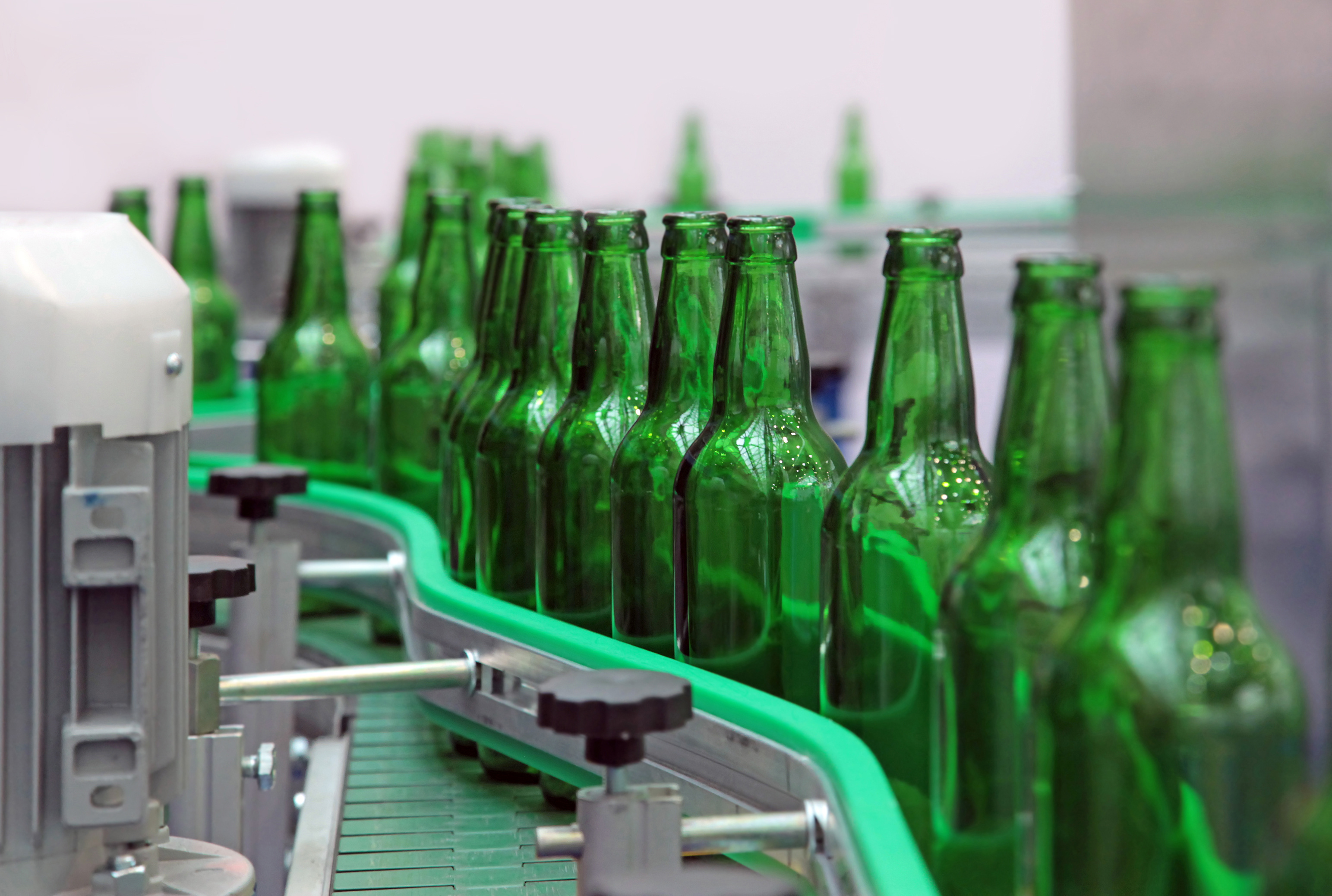 Vlak voor zijn vertrek zet Heineken-ceo het mes nog dieper in de kosten