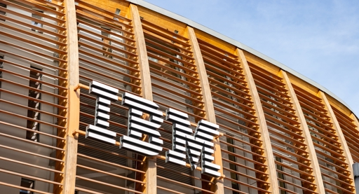 IBM slingert zijn verkoopmachine weer aan