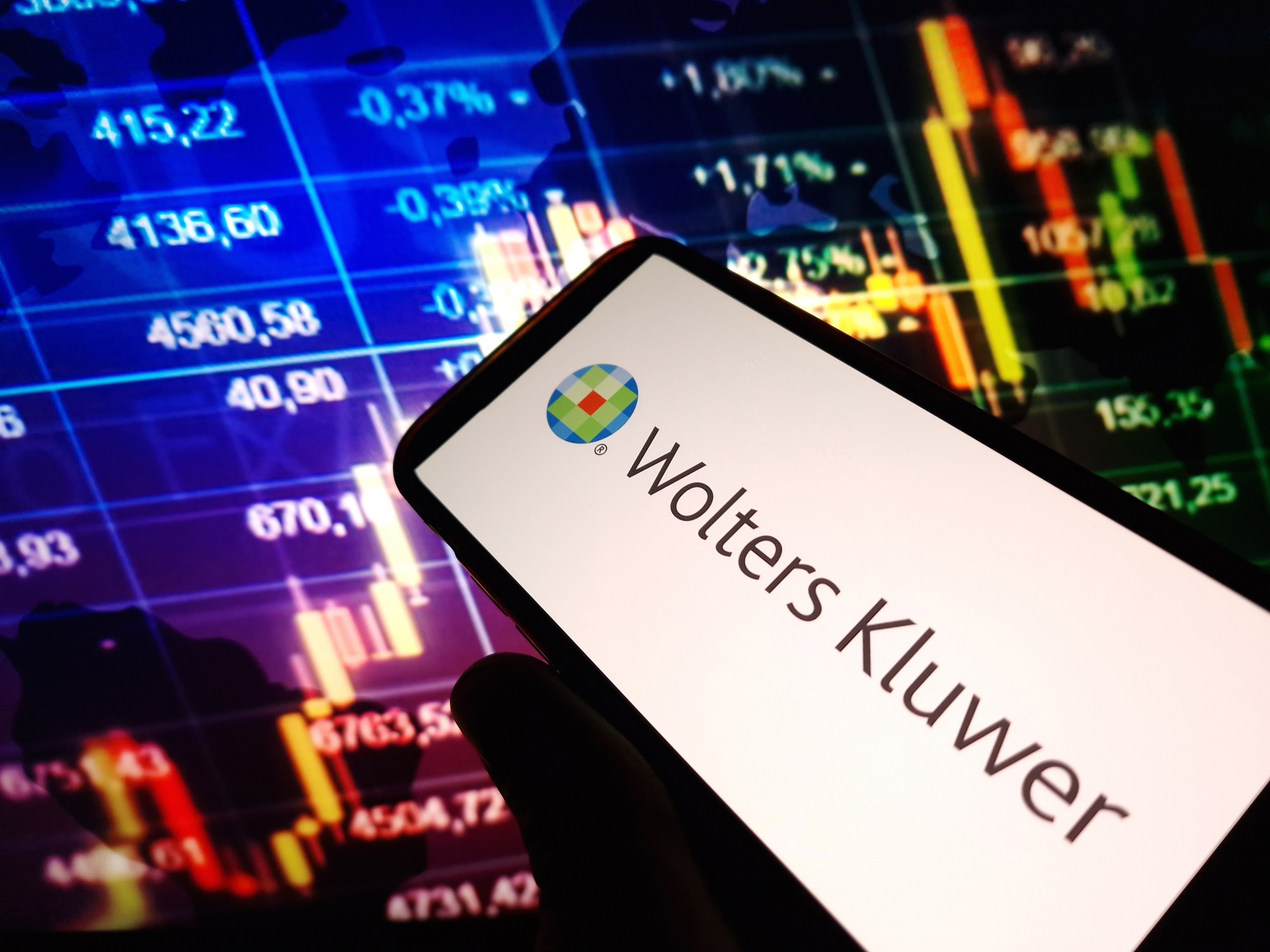 Wolters Kluwer houdt verwachtingen vast, maar beleggers schrikken van voorzichtige toon